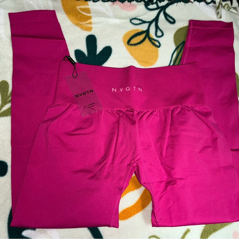 NWT NVGTN Magenta Solid Seamless Leggings